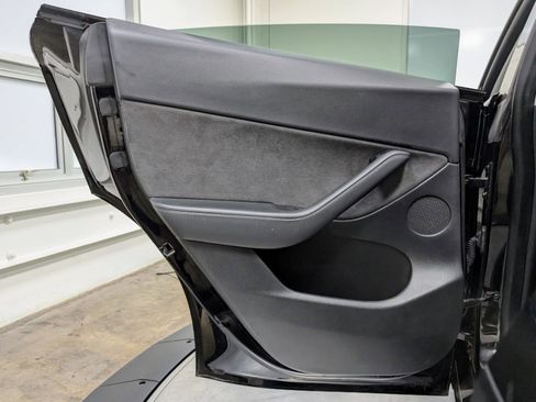 Used 2022 Tesla Model Y Performance AWD/4WD image 18