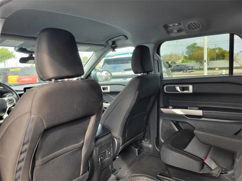 Used 2023 Ford Explorer XLT image 10