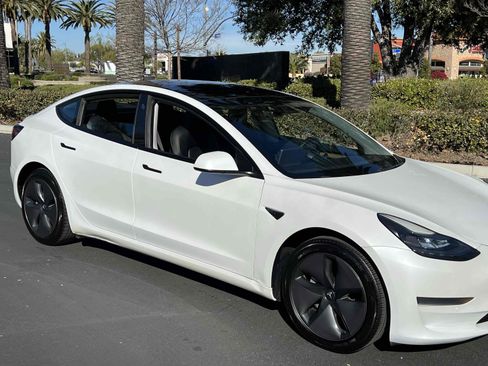 Used 2021 Tesla Model 3 Standard Range Plus image 42