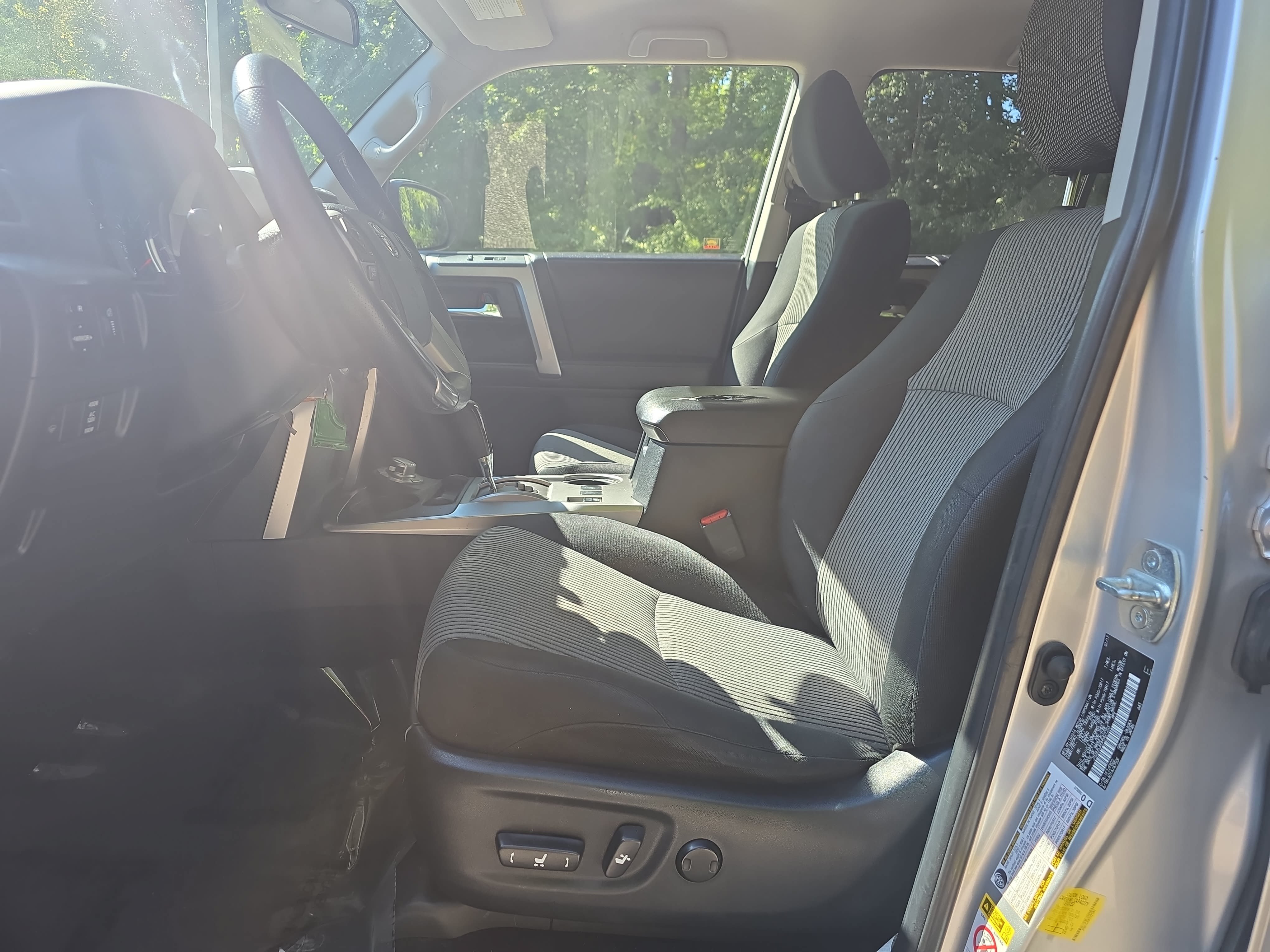Used 2017 Toyota 4Runner SR5 AWD/4WD image 14