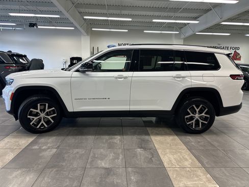 Used 2023 Jeep Grand Cherokee L Limited image 17