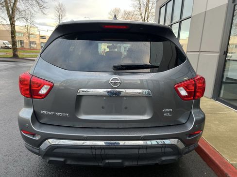 Used 2019 Nissan Pathfinder SL image 4