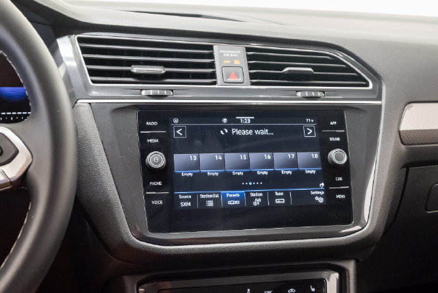 Used 2023 Volkswagen Tiguan SE FWD image 19