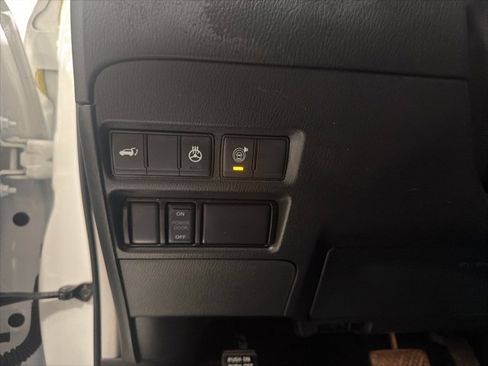 Used 2024 Nissan Armada Platinum w/ Captain's Chairs Package image 22