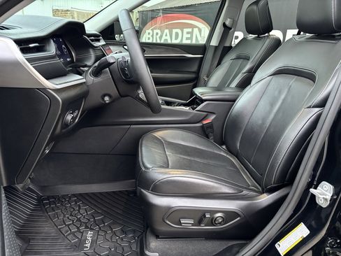 Used 2023 Jeep Grand Cherokee Limited w/ Luxury Tech Group II image 23