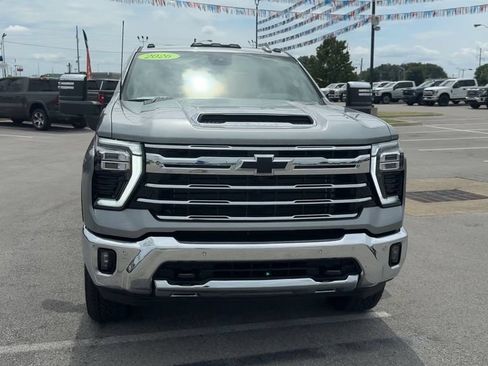 Used 2026 Chevrolet Silverado 2500 LTZ w/ LTZ Convenience Package AWD/4WD image 9