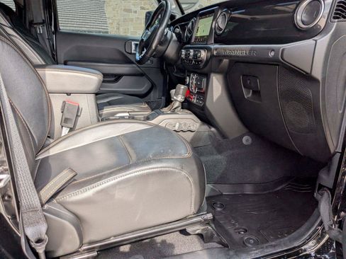 Used 2021 Jeep Wrangler Unlimited Rubicon w/ Dual Top Group AWD/4WD image 21