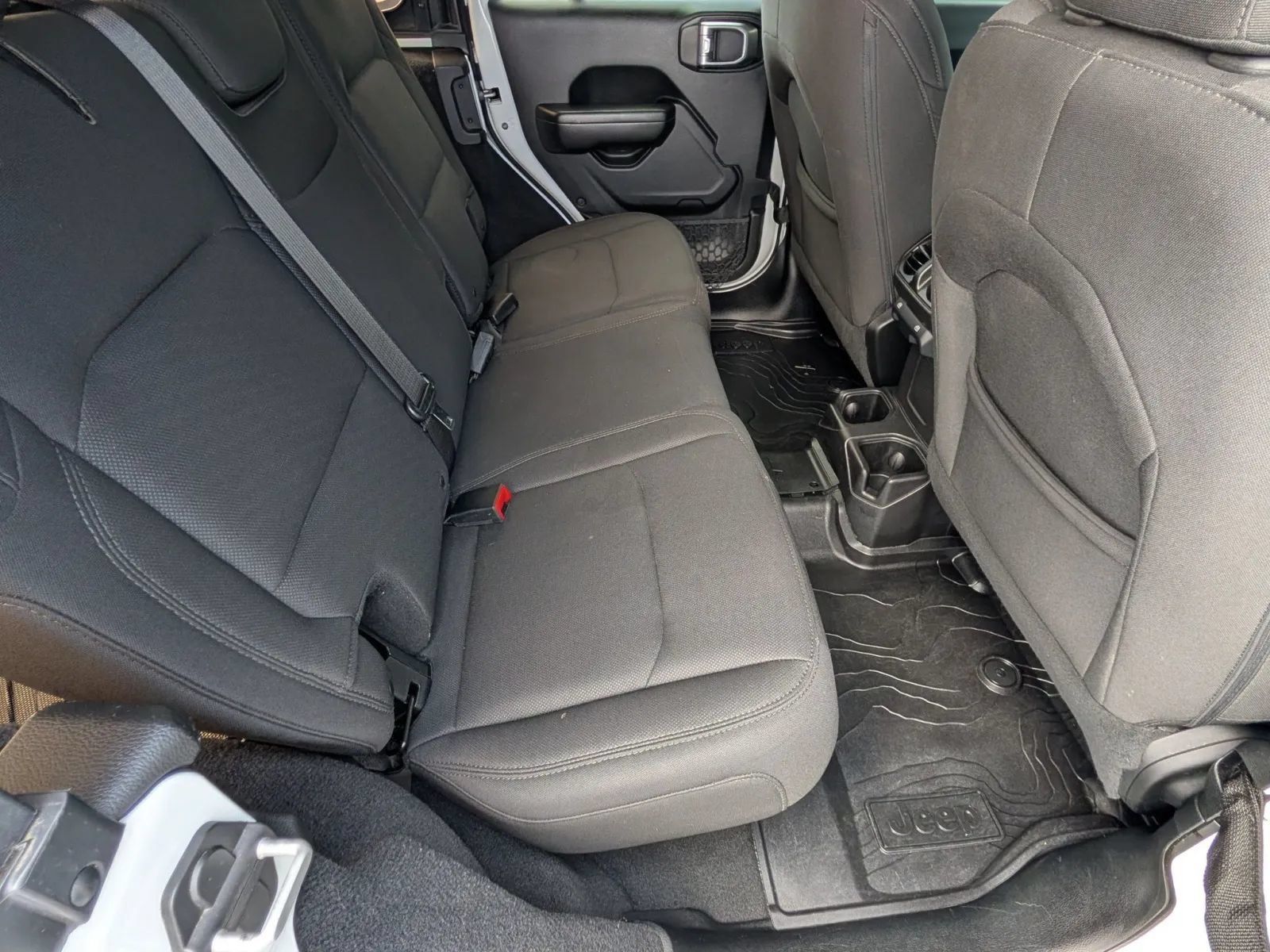 Used 2018 Jeep Wrangler Unlimited Sport S AWD/4WD image 14