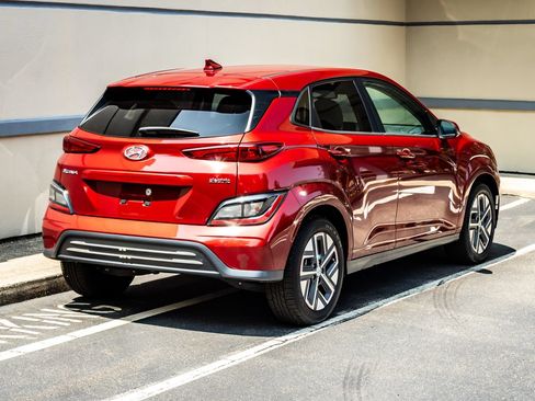 Used 2023 Hyundai Kona SEL FWD image 7