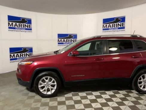 Used 2017 Jeep Cherokee Latitude w/ True North Edition AWD/4WD image 7