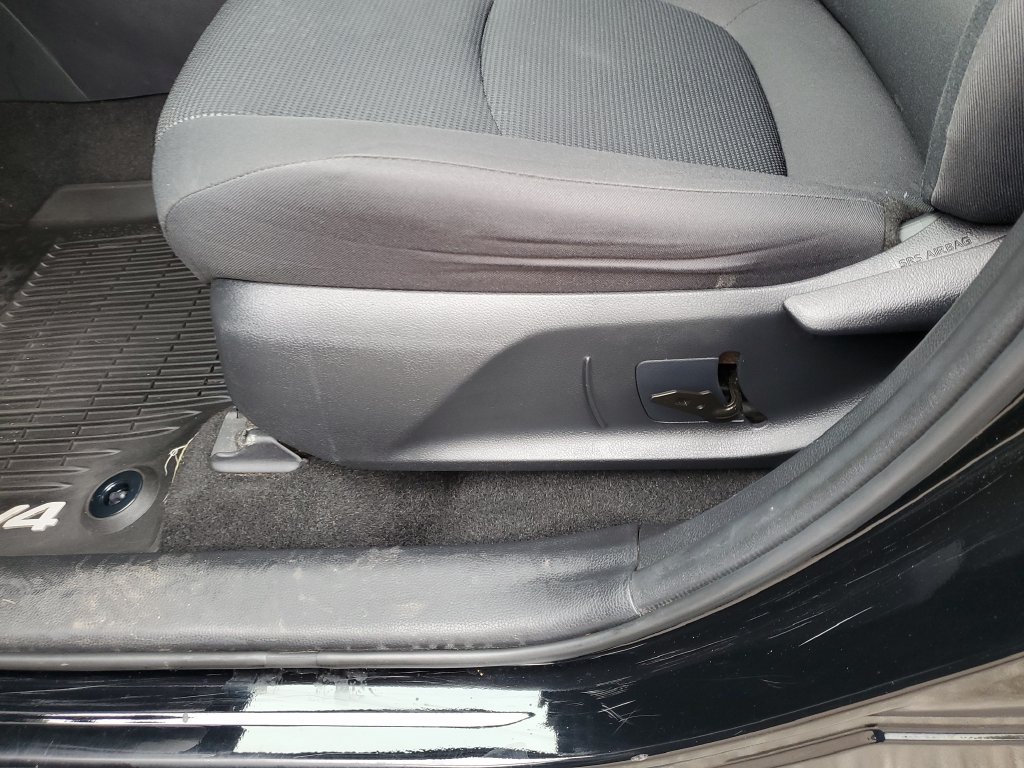 Used 2020 Toyota RAV4 LE FWD image 22