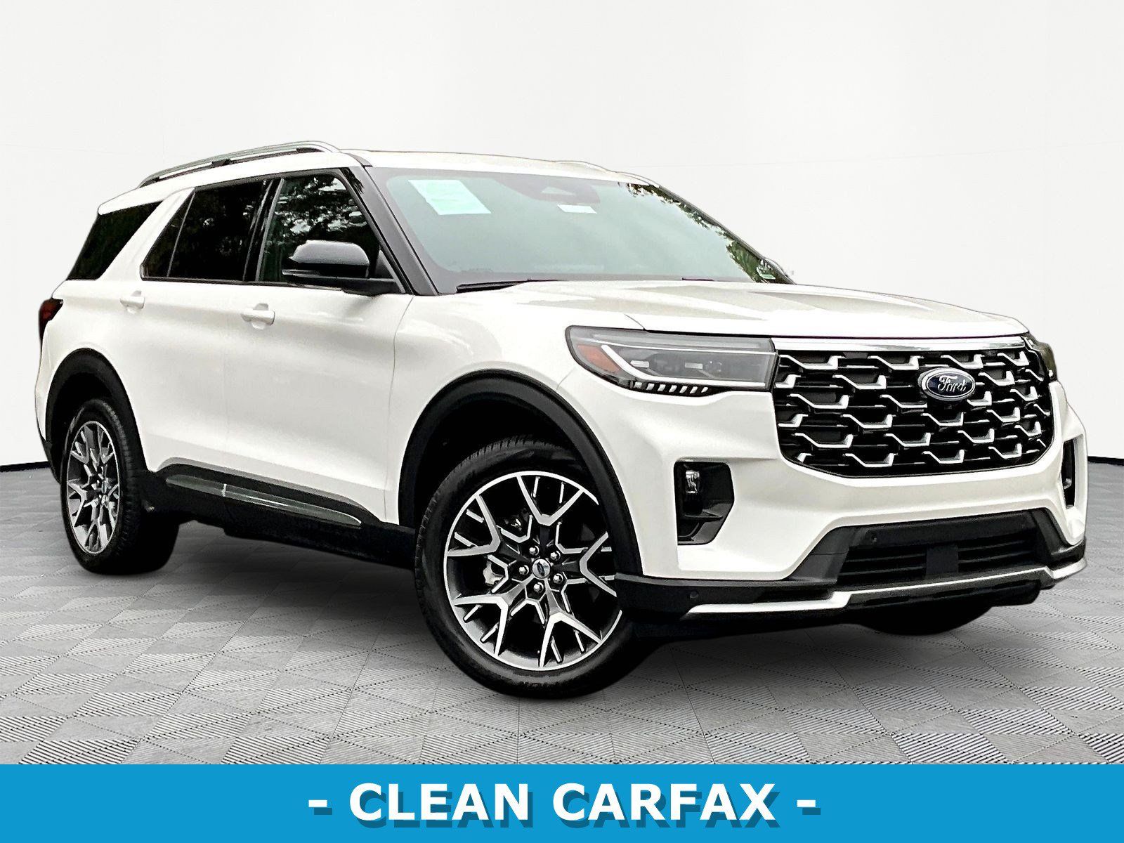 Used 2025 Ford Explorer Platinum w/ Ultimate Package AWD/4WD image 3