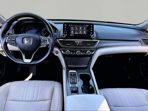 Used 2018 Honda Accord Touring image 8