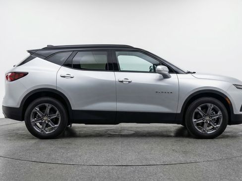 Used 2025 Chevrolet Blazer LT FWD image 11