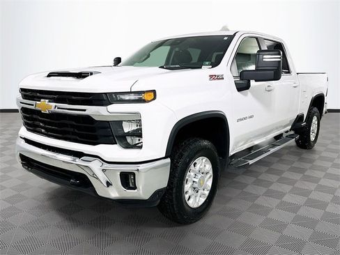 Used 2024 Chevrolet Silverado 2500 LT image 3
