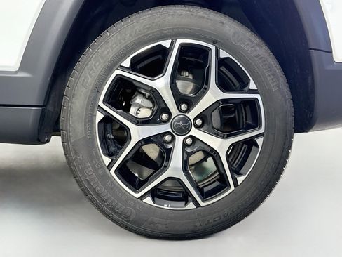 Used 2025 Jeep Compass Limited AWD/4WD image 31