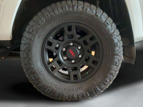 Used 2024 Toyota 4Runner TRD Off-Road Premium w/ Moonroof Package AWD/4WD image 36