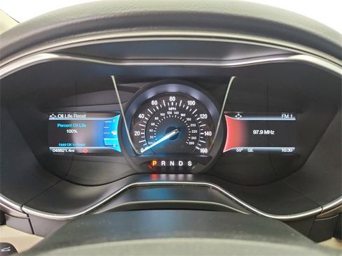 Used 2018 Ford Fusion SE w/ Fusion SE Technology Package image 11