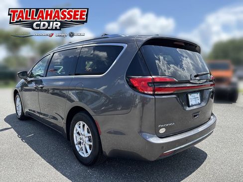 Used 2021 Chrysler Pacifica Touring-L FWD image 6