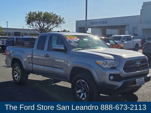 Used 2016 Toyota Tacoma SR5 image 3