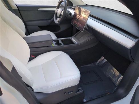 Used 2024 Tesla Model Y image 20