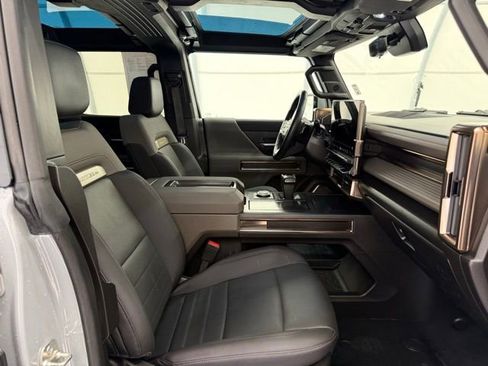 Used 2025 GMC Hummer EV 2X w/ LPO, Roof Cross Rail Package AWD/4WD image 22
