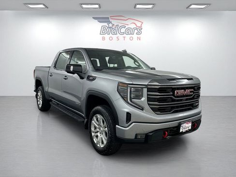 Used 2024 GMC Sierra 1500 AT4 w/ Technology Package image 3