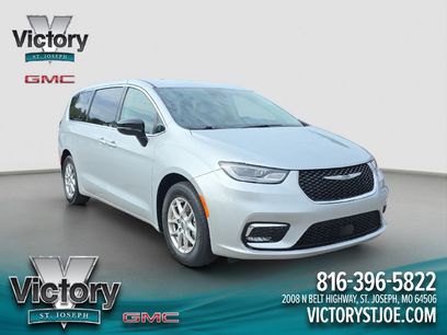 Used 2024 Chrysler Pacifica Touring-L