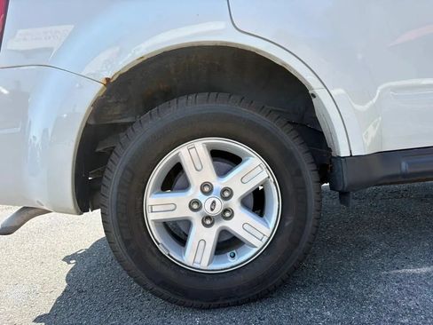 Used 2009 Ford Escape Limited FWD image 28