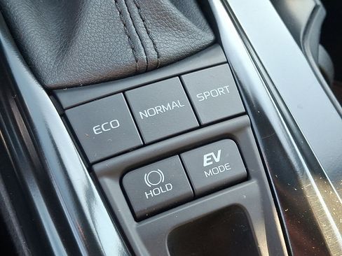 Certified 2025 Toyota Camry SE image 25