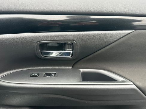 Used 2019 Mitsubishi Outlander ES image 20