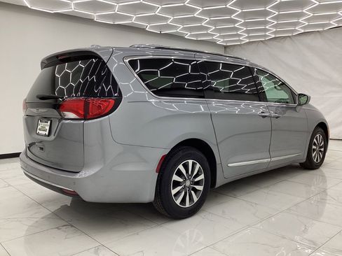 Used 2020 Chrysler Pacifica Touring-L Plus image 11