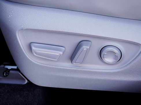 Used 2025 Toyota Highlander Limited image 17