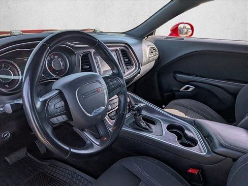 Used 2016 Dodge Challenger R/T image 9