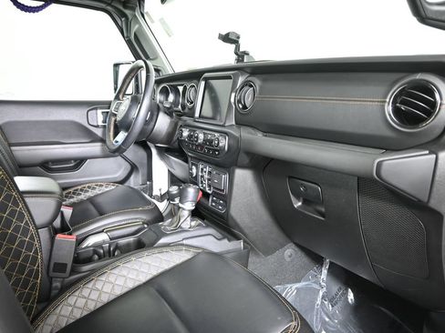 Used 2021 Jeep Wrangler Unlimited Sahara AWD/4WD image 14