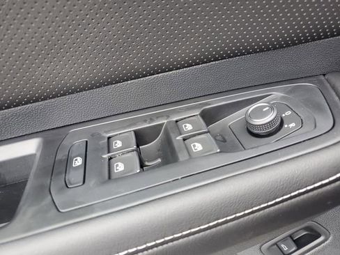 New 2026 Volkswagen Atlas SE image 22