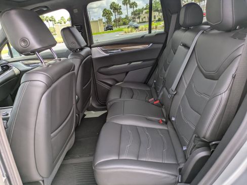 Used 2025 Cadillac XT6 Premium Luxury w/ Platinum Package AWD/4WD image 13
