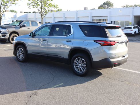 Used 2023 Chevrolet Traverse LT FWD image 8