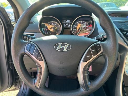 Used 2013 Hyundai Elantra GLS w/ Preferred Pkg FWD image 16