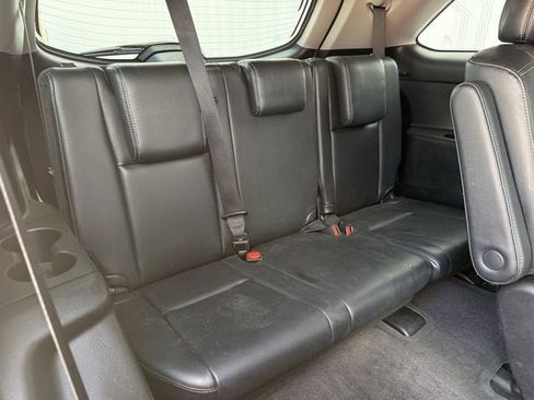 Used 2017 Toyota Highlander SE w/ Carpet Mat Package image 32