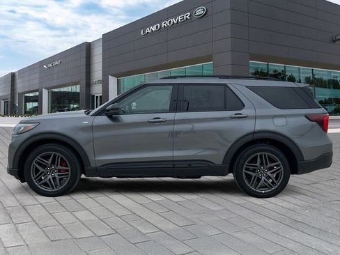 Used 2025 Ford Explorer ST-Line w/ ST-Line Street Pack AWD/4WD image 2