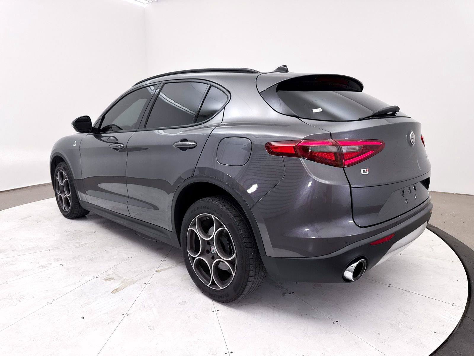 Used 2018 Alfa Romeo Stelvio Sport w/ Quick Order Package 22J Sport AWD/4WD image 15