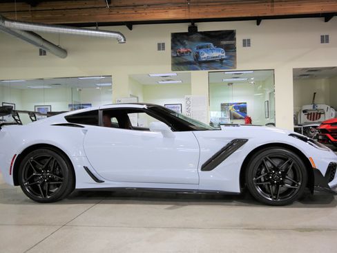 Used 2019 Chevrolet Corvette ZR1 image 4
