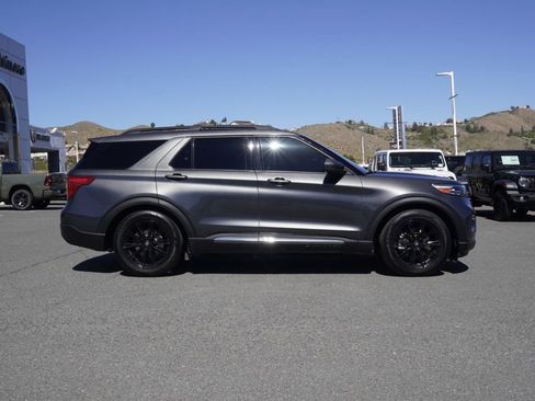 Used 2020 Ford Explorer XLT w/ Equipment Group 202A image 3