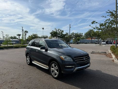 Used 2014 Mercedes-Benz ML 350 BlueTEC 4MATIC image 3
