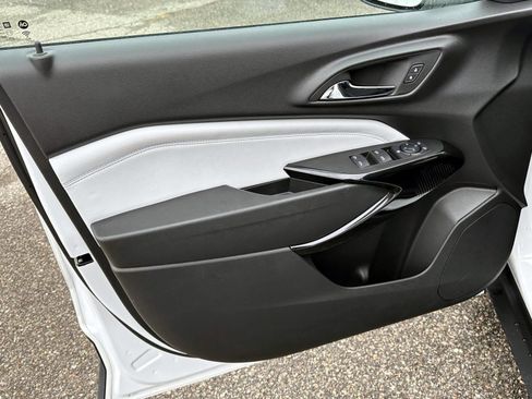 Certified 2025 Chevrolet Trax LT w/ Driver Confidence Package image 14