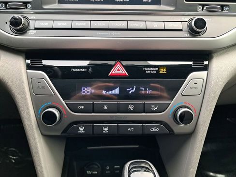 Used 2017 Hyundai Elantra Limited image 26