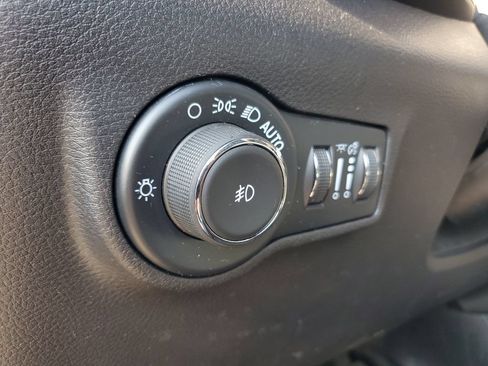 Used 2025 Jeep Compass Trailhawk AWD/4WD image 21