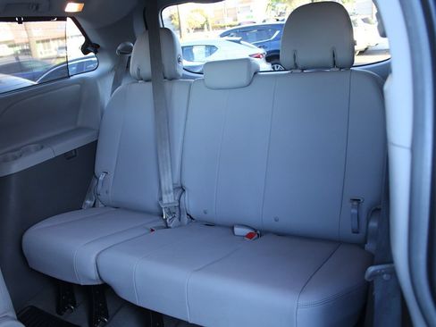 Used 2016 Toyota Sienna XLE FWD image 24
