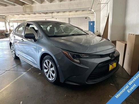 Used 2023 Toyota Corolla LE FWD image 3